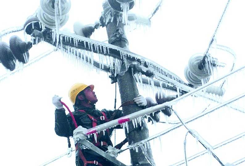 岳阳电网首例直流融冰化解桃花山冰情