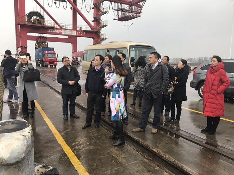 国家工信部政策法规司一行来岳调研长江经济