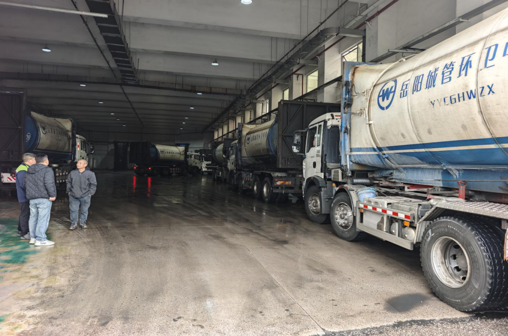 ���ڼ��أ����нྻ�ġ�Ļ��Ӣ�ۡ�