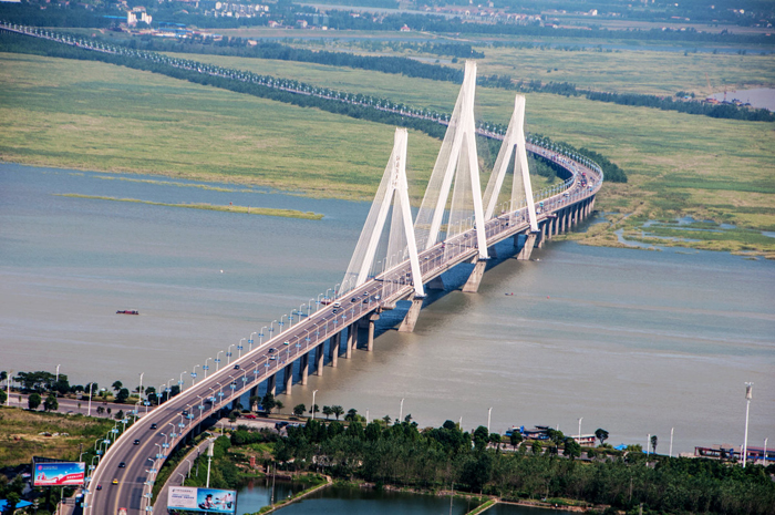 岳阳县荣湾湖大桥建设图片