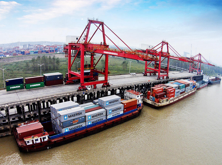 岳阳要闻 岳阳作为全省唯一拥有通江达海的国家一类口岸沿江港口城市