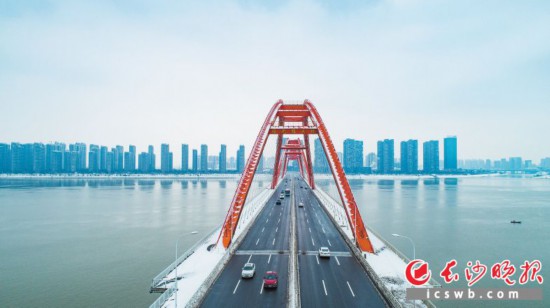 �������գ����߱��ּ�·�����������š���Ԫ·���š���������ŵȹ���ͨ������´�����ܽ��·�ȳ������ɵ����к��ģ�·��ı�ѩ���ѱ������ɾ�����·��ͨ�� ��ɳ����ȫý����� ���� ��ۿ�� ������ ��Ӱ����