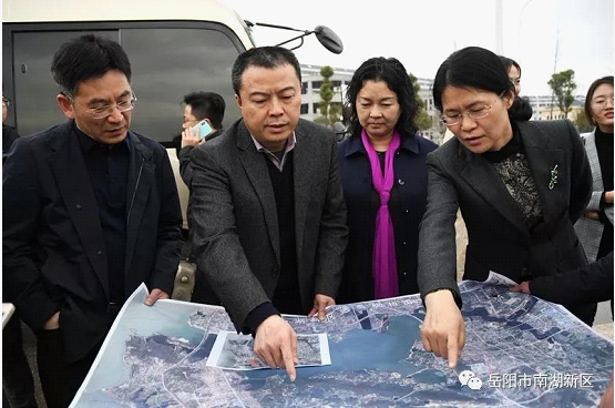 3月27日下午,华侨城中部集团党委书记,总经理刘升勇一行来南湖新区