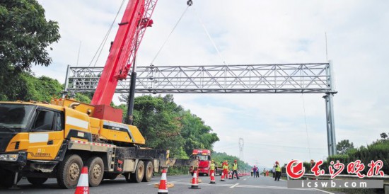 ����26�գ�������ٰ������շ�վ�����ϴ��������׸�ETC�żܵ�װ��ɡ� ��ɳ����ȫý����� ���η� ��