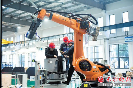 ������Ϊʡ��������������ƽ̨���껨���������������Թ�ҵ�����˼���Ϊ���ģ��ǹ���Ӧ���������Ļ�������ҵ�� ������ɳ����ȫý����� ������ ��