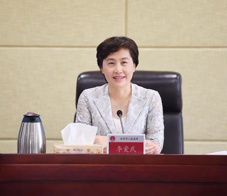 李爱武主持召开县市区政府管委会主要负责人工作座谈会