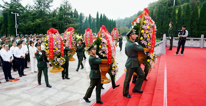 我市举行烈士纪念日向英雄烈士敬献花篮仪式