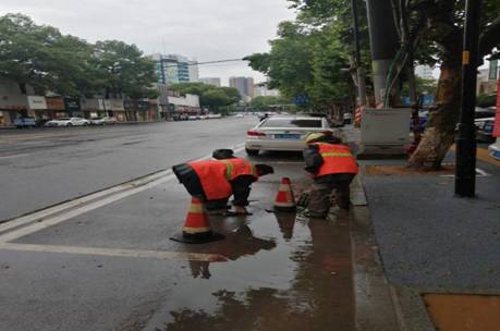 东茅岭路九盛前开雨水窗