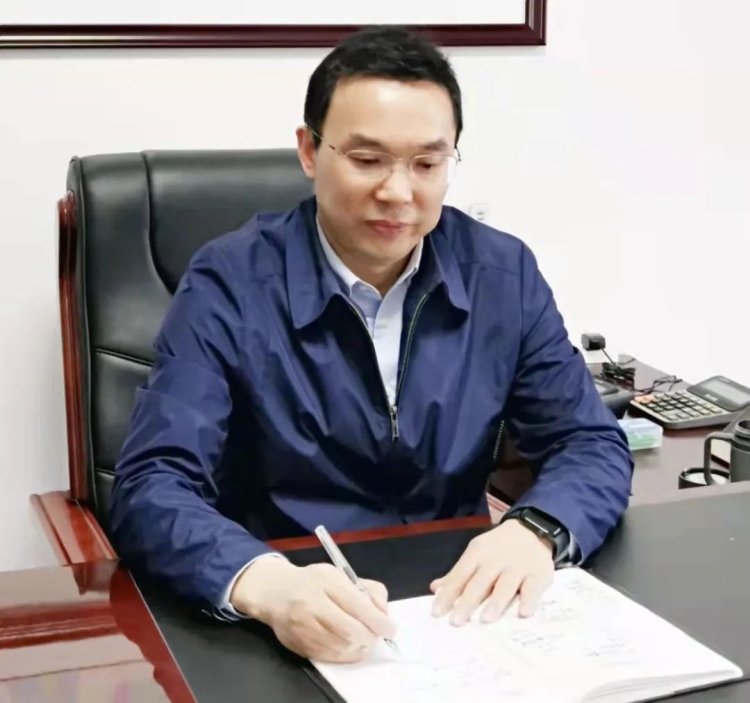 踏上赶考路书写新答卷访市城管局党组书记局长杜宇
