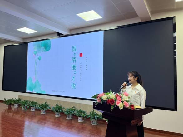 市城管局举办"青年话清廉"主题演讲比赛