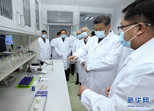 ��3��2�գ��й���������ǡ�������ϯ�������ί��ϯϰ��ƽ�ڱ��������¹ڷ��׷��ؿ��й��ع���������ϰ��ƽ�ھ���ҽѧ�о�Ժ�ش�����Ӧ������ҩ���о����˽�����Ϳ������������ �»������ ���� ��