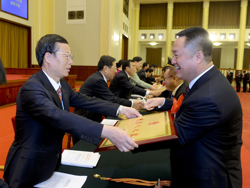 5��16�գ��й��������ξֳ�ί������Ժ�������Ÿ����ڱ����������ó�ϯ�����ȫ����ǿģ���������Ƚ�����͸��˱��ô�Ტ�����������Ÿ���Ϊ�񽱴����佱���»������ ���� ��