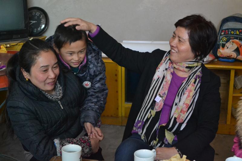 ���ܹ��ᵳ����ǡ�����ϯ̷־������һ��ο��ƽ�������ѵ���Ůְ����ĵ��